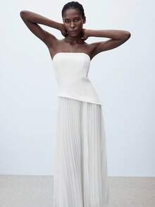Maija Vestido blanco sin tirantes con cintura ajustada, plisado y corte evasé con abertura, diseño elegante y minimalista, vestido blanco clásico cómodo y versátil para salidas - Blanco - Ver 6