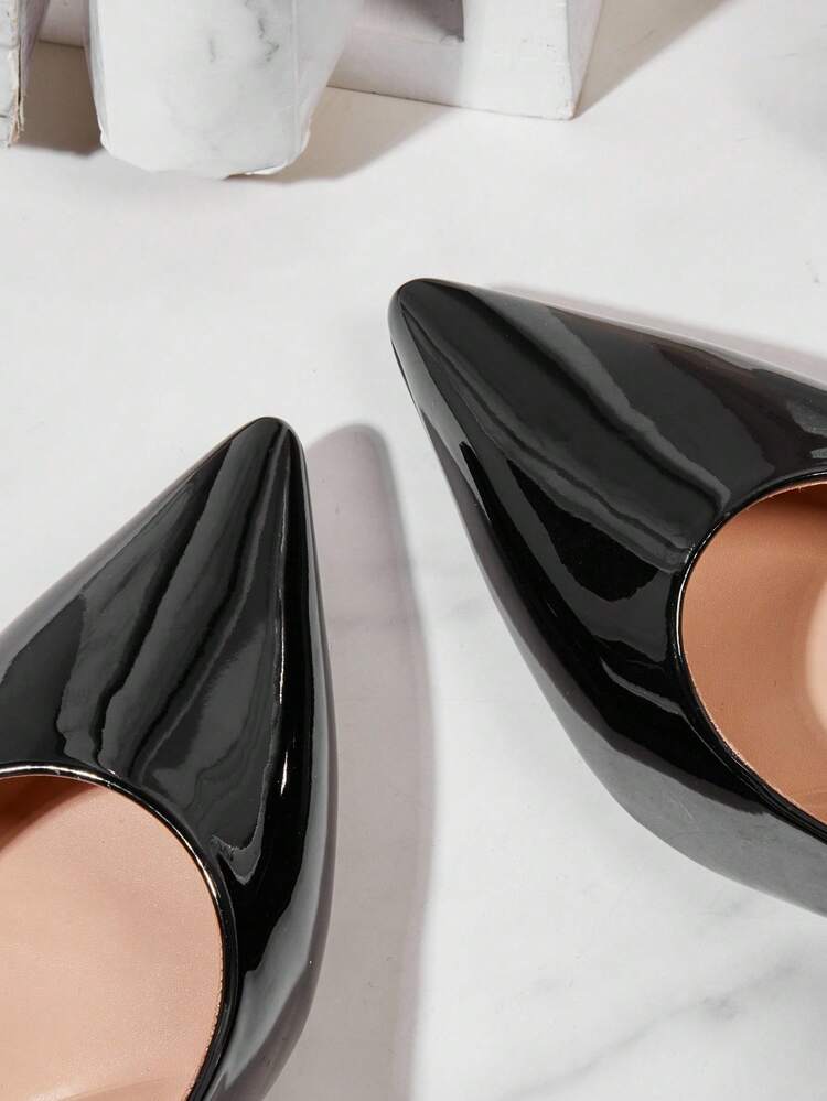 SHUZIA Designer Vibes 女士斜跟尖头纯素漆皮黑色高跟鞋——时尚设计师风格的必备单品，打造优雅的办公室到晚装造型 - 黑色 - 查看 6
