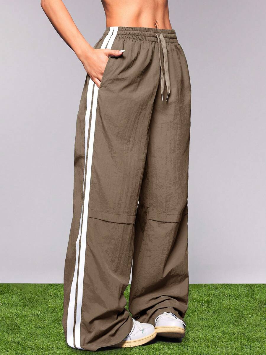 SHEIN Cheerettes 女式抽绳腰侧条纹印花口袋休闲宽松运动裤 - 駝色 - 查看 1