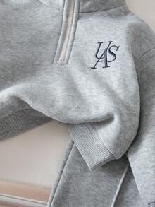 SHEIN 2 件套女婴羊毛衫和裤子套装，刺绣字母图案，适合秋冬季户外和室内穿着 - 淺灰色 - 查看 3