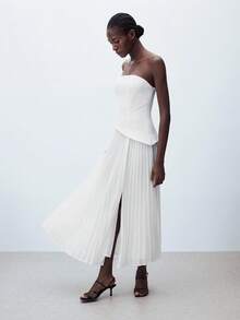 Maija Vestido blanco sin tirantes con cintura ajustada, plisado y corte evasé con abertura, diseño elegante y minimalista, vestido blanco clásico cómodo y versátil para salidas - Blanco - Ver 5