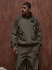 Musero 漏斗领纽扣细节长袖优质尼龙夹克（仅限夹克）/冬季 - 軍綠色 - 查看 1