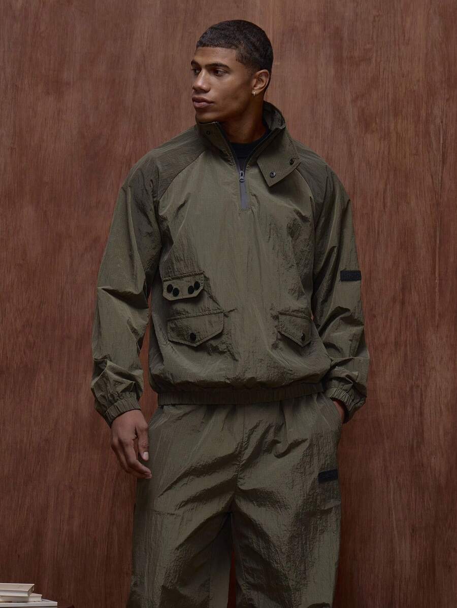 Musero 漏斗领纽扣细节长袖优质尼龙夹克（仅限夹克）/冬季 - 軍綠色 - 查看 1