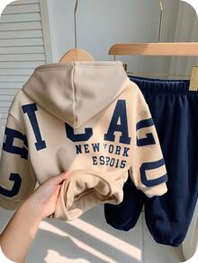 SHEIN مجموعة ملابس طفل ولد 2 قطعة، سترة هوديي مطبوع عليها رسومات حرفية جميلة + بنطلون جوجر أخضر، ملابس أطفال مناسبة للخريف والشتاء