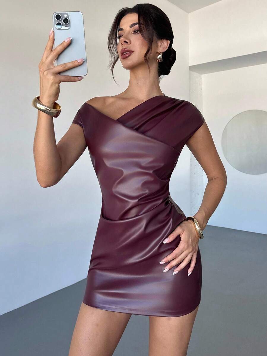Firerie Váy ngắn bodycon PU cạp cao, vai lệch vai thanh lịch mới dành cho nữ, váy dự tiệc gợi cảm, váy PU màu đỏ tía, váy đi làm hàng ngày sang trọng dành cho nữ, trang phục xuân/thu/đông, thanh lịch, đi làm, hẹn hò, tiệc tùng, khiêu vũ tốt nghiệp, biểu diễn, trang phục công sở, trang phục phù hợp cho cuộc họp thường niên - Màu Đỏ Sâu - Xem 1