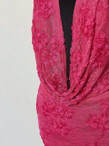 SHEIN ICON Robe moulante mini transparente avec encolure plongeante drapée et dos nu en dentelle 3D pour femmes - Rouge - Voir 4