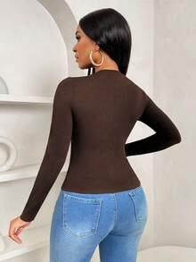 VaVaBold Kaos Lengan Panjang Wanita Kasual Elegan dengan Kerah Pita, Potongan Slim Fit, dan Hem Bergelombang, Warna Polos, Musim Gugur - Coklat - View 2