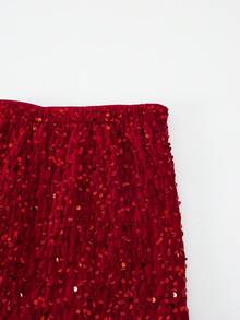 Sparklyn Young Girl Christmas Urban Elegant Red Plaid Fabric Heart Shaped Pocket Skirt. The Classic Red Plaid Fabric Is A Quintessential Christmas Element, Adding A Festive Vibe To The Girls'. The Heart-Shaped Pocket Design Is Cute And Unique, Highlighting The Girlish Charm. This Elegant Red Plaid Skirt Is Suitable For Girls To Wear During The Christmas Season, Showcasing An Urban And Graceful Style. Fall Winter - Red - View 3