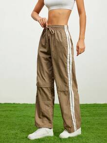 SHEIN Cheerettes 女式抽绳腰侧条纹印花口袋休闲宽松运动裤 - 駝色 - 查看 3