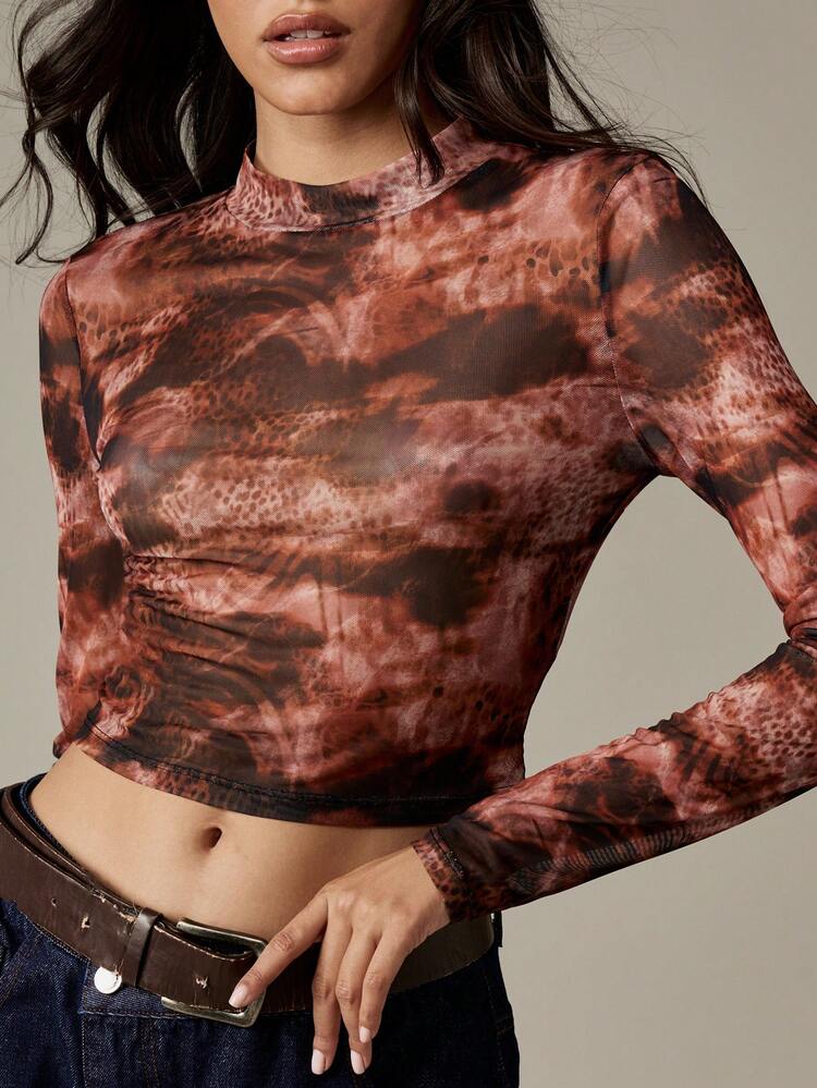 MISSGUIDED توب قصير بياقة عالية وأكمام طويلة من الشبك مع طباعة تجريدية للتنسيق - متعدد الألوان - مشاهدة 6