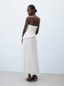 Maija Vestido blanco sin tirantes con cintura ajustada, plisado y corte evasé con abertura, diseño elegante y minimalista, vestido blanco clásico cómodo y versátil para salidas - Blanco - Ver 2