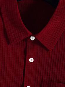 Manfinity LEGND 大码男士纯色短袖单排扣休闲口袋衬衫 - 紅色 - 查看 4