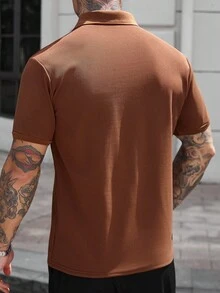 Manfinity Homme 男士必备 Polo 衫，口袋设计，纹理面料，时尚 Ins 风格，是送给男朋友或丈夫的最佳礼物 - 棕色 - 查看 3