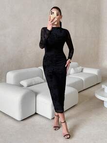 Lavishia Váy ôm sát tay dài cổ cao phối lưới nhung đen lấp lánh, thời trang - màu đen - Xem 3