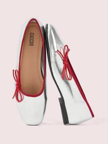 CUCCOO DOLLMOD 女士春季新款可爱缎面蓝色交叉金属扣芭蕾平底鞋，加大码优雅甜美女士平底鞋 - 銀色 - 查看 2