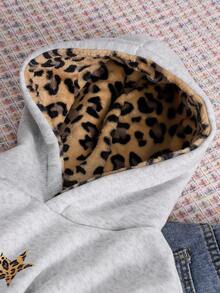 Czapka z daszkiem dla nastolatek w stylu casualowym, z motywem panterki i pięcioramiennej gwiazdy, odpowiednia do stylizacji ulicznej, z kapturem