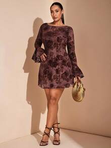 SHEIN BAE 加大码纯棕色纹理 3D 玫瑰花植绒长袖紧身性感露背迷你连衣裙、优雅性感连衣裙、派对连衣裙、3D 花卉连衣裙、露背连衣裙 - 棕色 - 查看 2