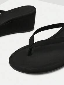 Mnmlis Women's Fashion Casual Commuting Wedge Flip Flops For Christmas - Black - View 3