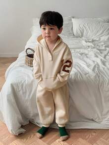 DAZY 2pcs/Set Toddler Boys' Korean Style Casual Letter Print Sweatshirt And Sweatpants Set - Apricot - View 4