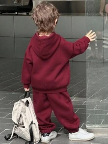DAZY 儿童秋季服装 男童抓绒卫衣套装，休闲宽松字母印花街头风，秋季 - 酒紅色 - 查看 7