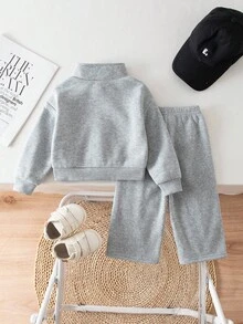 SHEIN 2 件套女婴羊毛衫和裤子套装，刺绣字母图案，适合秋冬季户外和室内穿着 - 淺灰色 - 查看 2