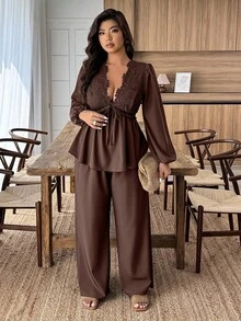 Weeklong Ensemble 2 pièces grande taille élégant et sexy, chemise et pantalon en patchwork de dentelle couleur unie - Tabac - Voir 3