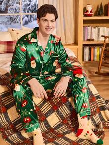 CoupledUp 情侣款圣诞老人驯鹿印花缎面翻领长袖上衣和裤子睡衣套装，男士秋冬情侣睡衣套装，圣诞睡衣，男士情侣睡衣，圣诞睡衣 - 綠色 - 查看 5