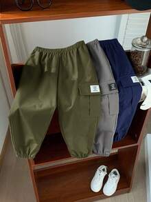 SHEIN 3 件套年轻男孩休闲运动街头服饰可爱度假黑色装饰宽松抽绳裤、绿色抽绳裤、卡其色抽绳裤，适合日常穿着、上学、旅行、运动、春夏秋冬 - 彩色 - 查看 2