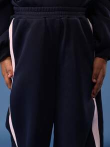 SUMWON 女童未来图标两件套运动服超大连帽慢跑套装休闲冬秋季套装带数字印花 - 藏蓝色 - 查看 6