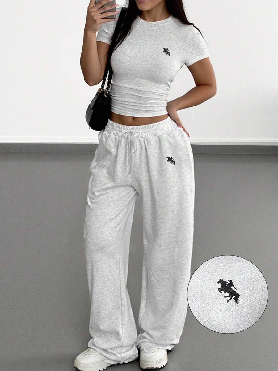 SHEIN EZwear 2 pezzi Set casual da donna taglia grande con logo ricamato grigio, adatto per primavera/estate, completo di pantaloni della tuta, outfit casual estivo da donna, outfit da club, outfit da spiaggia e vacanza, set di due pezzi, pantaloni della tuta a gamba ampia