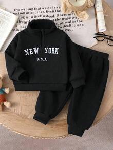 SHEIN Playful Pals 春秋宝宝必备！清新纯净的风格，厚实却不失轻盈。纯色半拉链长袖上衣，刺绣字母装饰，彰显个性与俏皮；搭配纯色无腰长裤，简约又不失时尚。 - 黑色 - 查看 3