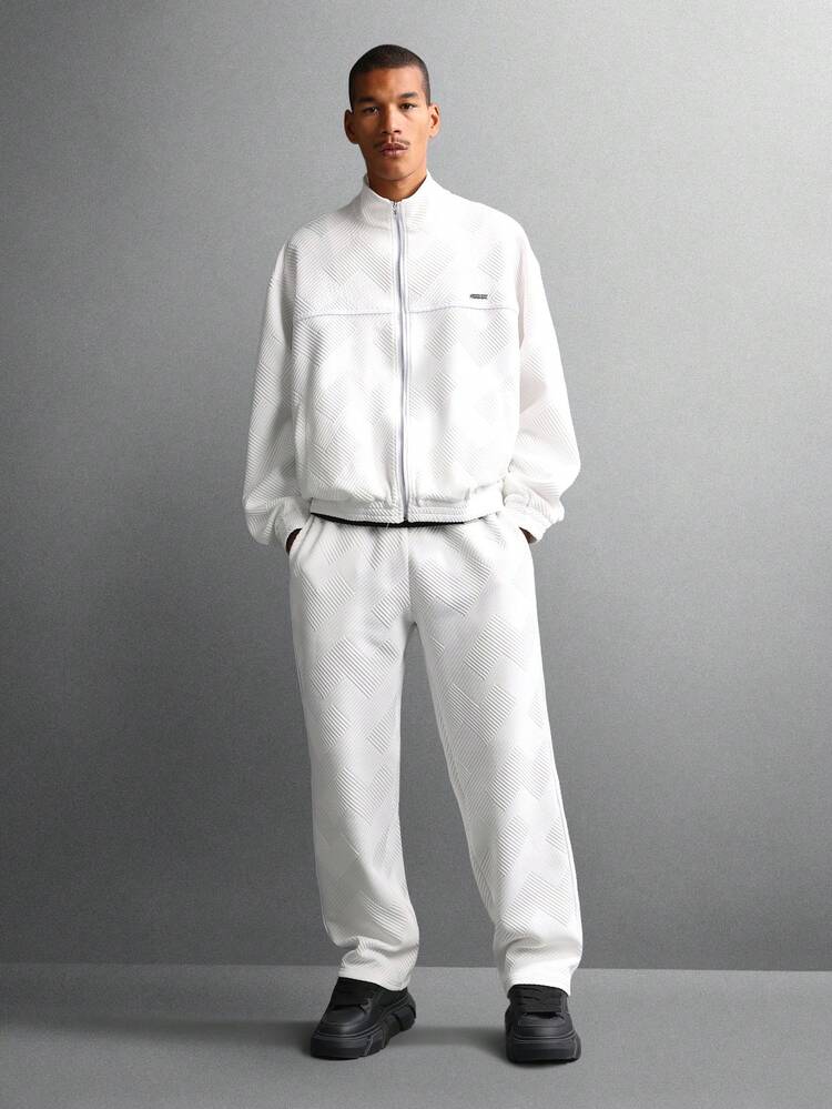 Agasalho texturizado com detalhe de vivo e gola alta