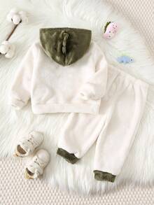 SHEIN 2件套男婴保暖恐龙图案连帽卫衣和裤子套装，舒适时尚休闲，适合室内、室外、日常穿着、运动、派对、秋冬季节度假穿着。冬季男婴服装，恐龙图案，男婴运动服，男婴连帽衫套装，秋季必备。 - 橄欖綠 - 查看 2