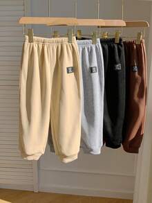 SHEIN Bộ 4 món quần áo trẻ em trai thoải mái, thời trang, đơn giản, tiện dụng, dễ phối đồ, có họa tiết trang trí, chất liệu mềm mại, dày dặn, thích hợp cho cả gia đình và dự tiệc sinh nhật. Phù hợp cho sinh hoạt hàng ngày, đi học, du lịch, thể thao, mùa thu đông. - Nhiều màu - Xem 3
