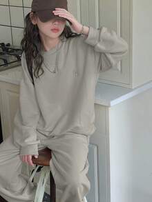 Dazy Kids 2 件套青少年女孩圆领字母刺绣运动衫套装，秋季