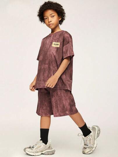 SHEIN Explorewe 2 件套复古美国嘻哈街头品牌字母印花扎染水洗短袖 T 恤和直筒短裤套装，适合街头、嘻哈音乐节、滑板、舞蹈，干净利落