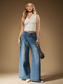 MISSGUIDED ملابس علوية كاجوال بتفاصيل مجمعة بياقة على شكل حرف V بدون أكمام للصيف