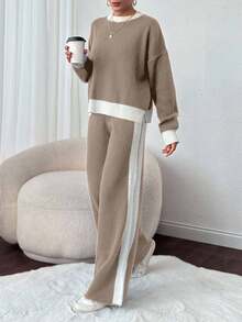 EURMUSE Bộ áo len dệt kim dài tay dáng rộng sọc xanh trắng tương phản + quần dài cho nữ - Màu be - Xem 1