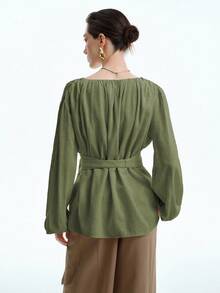 Aalyst 女士法式优雅奢华简约高端休闲度假通勤舒适宽松纯色亚麻 V 领肩部褶皱腰带金属 D 形环长袖衬衫，春/秋/冬 - 軍綠色 - 查看 2