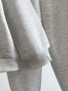 SHEIN Playful Pals 1 套幼儿字母印花 Polo 领运动衫和运动裤套装，秋冬 - 米色 - 查看 5