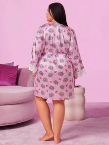 Mean Girls | SHEIN Bata elegante de talla grande con contraste de encaje, estampado de letras y labios, con cinturón, para otoño, atuendo acogedor - Rosa - Ver 2