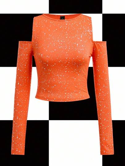 Y2Kool Camiseta de manga larga ajustada con estampado de lunares plateados metálicos y hombros descubiertos, adecuada para fiestas, Halloween, estilo Y2K, top brillante de otoño/invierno con hombros descubiertos, top naranja de manga larga y crop top naranja, idea de conjunto a juego, colección de ropa casual y elegante, atuendos de Año Nuevo