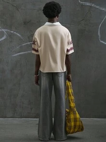 Manfinity Roghcode 男士休闲运动纽扣数字印花短袖短款衬衫 男士短款针织上衣 - 卡其色 - 查看 9