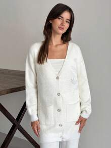 EURMUSE Cardigan femme à boutons devant avec détail de poche, fleur brodée en laine poilue de couleur unie - Blanc - Voir 3