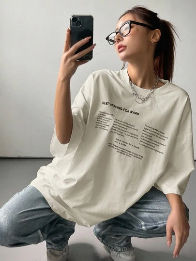 DAZY 女式夏季宽松圆领短袖 T 恤，带标语印花，KEEP MOVING FORWARD 超大码 T 恤，图案 T 恤