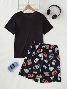 2 Stücke Herrenshirt mit einfachem grafischem Buchstabenaufdruck und Gaming-Themen-Shorts Set, lässiger Freizeitanzug - Schwarz - Übersicht 2