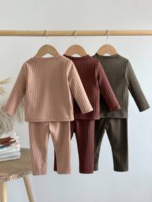 SHEIN 2件套男婴纯色T恤和裤子套装 - 彩色 - 查看 2