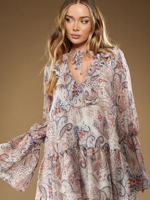 MISSGUIDED 飘逸荷叶边领口雪纺迷你连衣裙佩斯利印花喇叭袖秋冬波西米亚风节日婚礼宾客派对场合服装 - 白色 - 查看 4