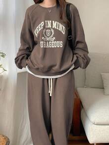 DAZY 女士休闲字母印花圆领插肩袖卫衣和运动裤两件套，秋季女士运动套装家居服套装 - 棕色 - 查看 4