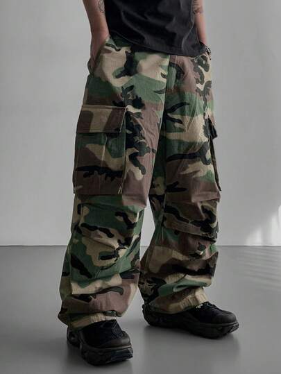 Manfinity EMRG Men's Casual Fashion Street Camo Print Flap Pocket Loose Wide Leg Cargo Pants